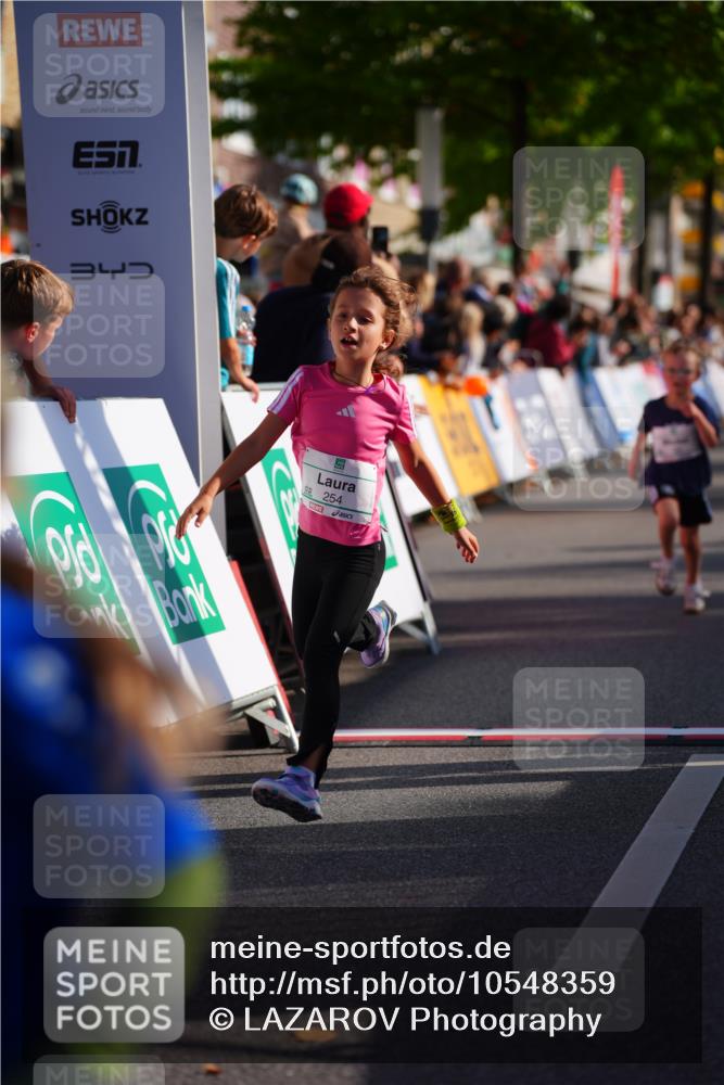 20.09.2026 - PSD Bank Halbmarathon LAZAROV Photography http://msf.ph/oto/10548359 20.09.2026 10:33:32 Ziel 106, 151, 234, 254, 255, 402 meine-sportfotos.de