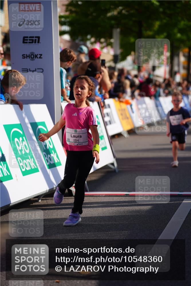 20.09.2026 - PSD Bank Halbmarathon LAZAROV Photography http://msf.ph/oto/10548360 20.09.2026 10:33:33 Ziel 106, 151, 254, 255, 402 meine-sportfotos.de