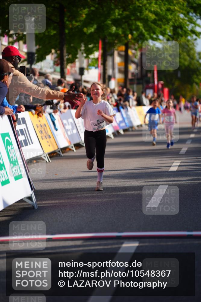 20.09.2026 - PSD Bank Halbmarathon LAZAROV Photography http://msf.ph/oto/10548367 20.09.2026 10:33:37 Ziel 151, 254, 255, 325 meine-sportfotos.de
