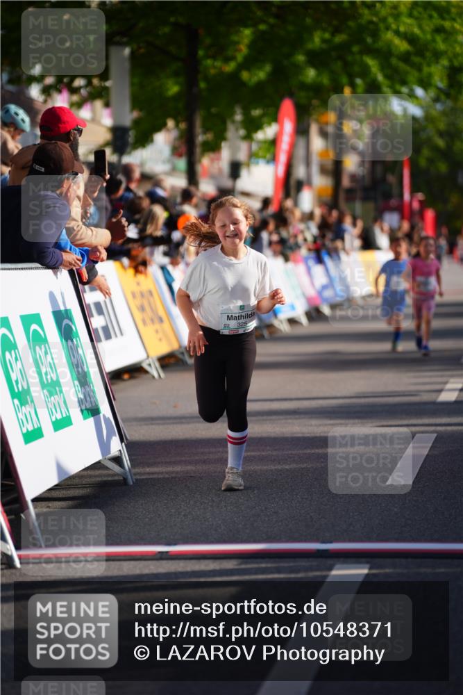 20.09.2026 - PSD Bank Halbmarathon LAZAROV Photography http://msf.ph/oto/10548371 20.09.2026 10:33:37 Ziel 151, 254, 255, 325 meine-sportfotos.de