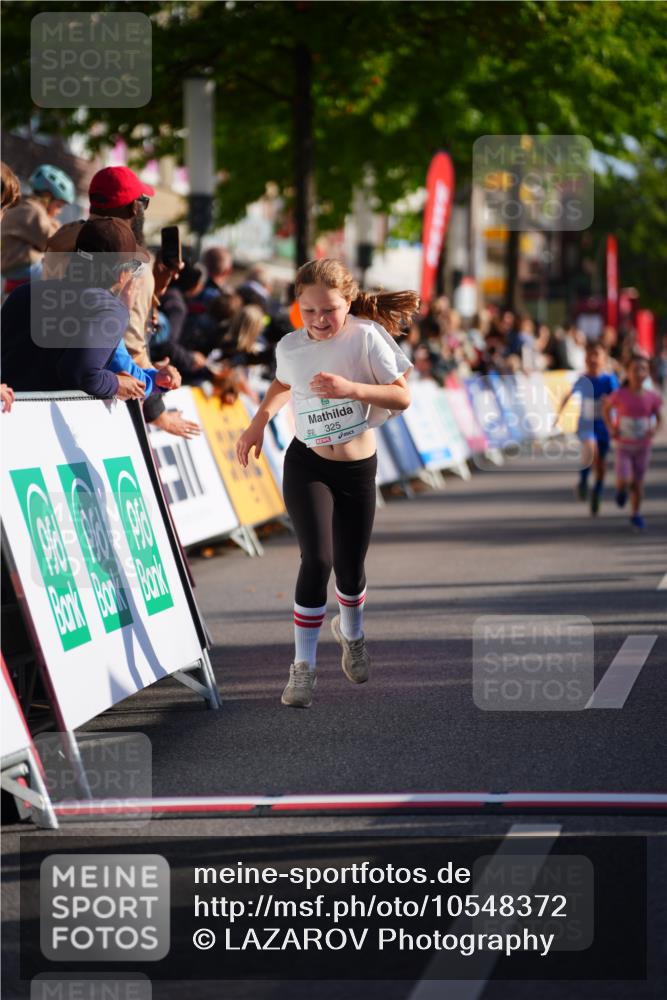 20.09.2026 - PSD Bank Halbmarathon LAZAROV Photography http://msf.ph/oto/10548372 20.09.2026 10:33:38 Ziel 151, 227, 254, 325 meine-sportfotos.de