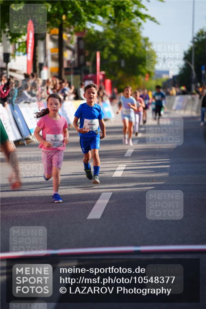 20.09.2026 - PSD Bank Halbmarathon LAZAROV Photography http://msf.ph/oto/10548377 20.09.2026 10:33:41 Ziel 151, 227, 253, 325 meine-sportfotos.de