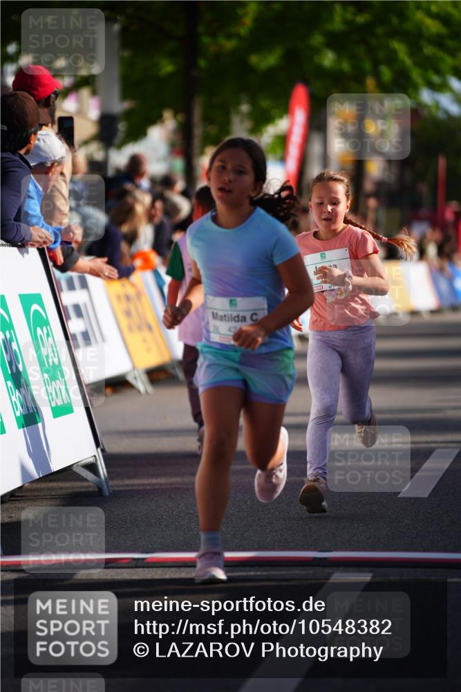 20.09.2026 - PSD Bank Halbmarathon LAZAROV Photography http://msf.ph/oto/10548382 20.09.2026 10:33:48 Ziel 166, 207, 227, 253, 424 meine-sportfotos.de
