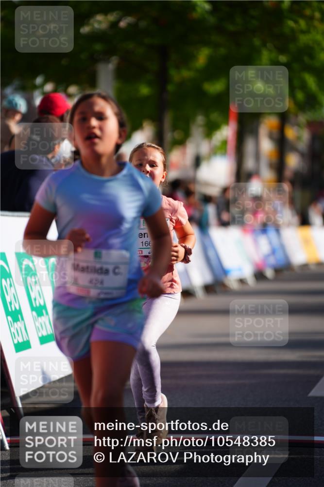 20.09.2026 - PSD Bank Halbmarathon LAZAROV Photography http://msf.ph/oto/10548385 20.09.2026 10:33:49 Ziel 166, 207, 227, 253, 424 meine-sportfotos.de