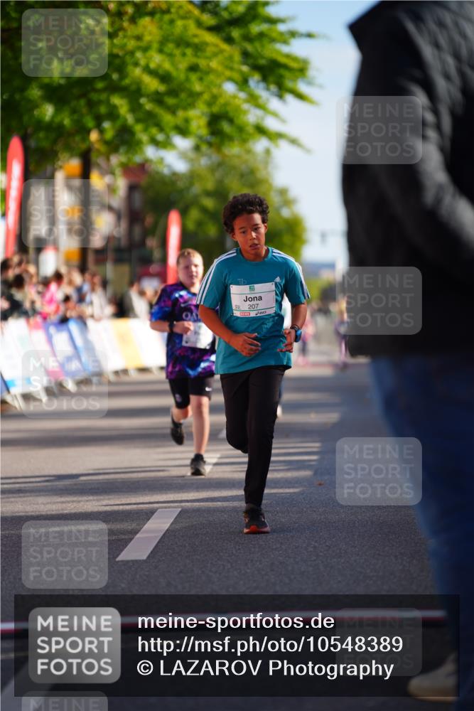20.09.2026 - PSD Bank Halbmarathon LAZAROV Photography http://msf.ph/oto/10548389 20.09.2026 10:33:52 Ziel 138, 166, 207, 290, 424 meine-sportfotos.de