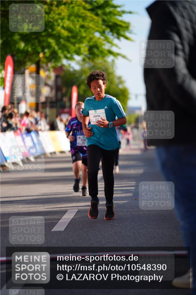 20.09.2026 - PSD Bank Halbmarathon LAZAROV Photography http://msf.ph/oto/10548390 20.09.2026 10:33:52 Ziel 138, 166, 207, 290, 424 meine-sportfotos.de