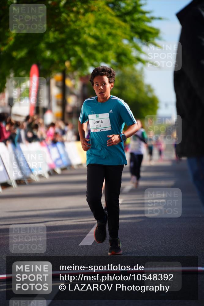 20.09.2026 - PSD Bank Halbmarathon LAZAROV Photography http://msf.ph/oto/10548392 20.09.2026 10:33:53 Ziel 138, 166, 207, 290, 424 meine-sportfotos.de