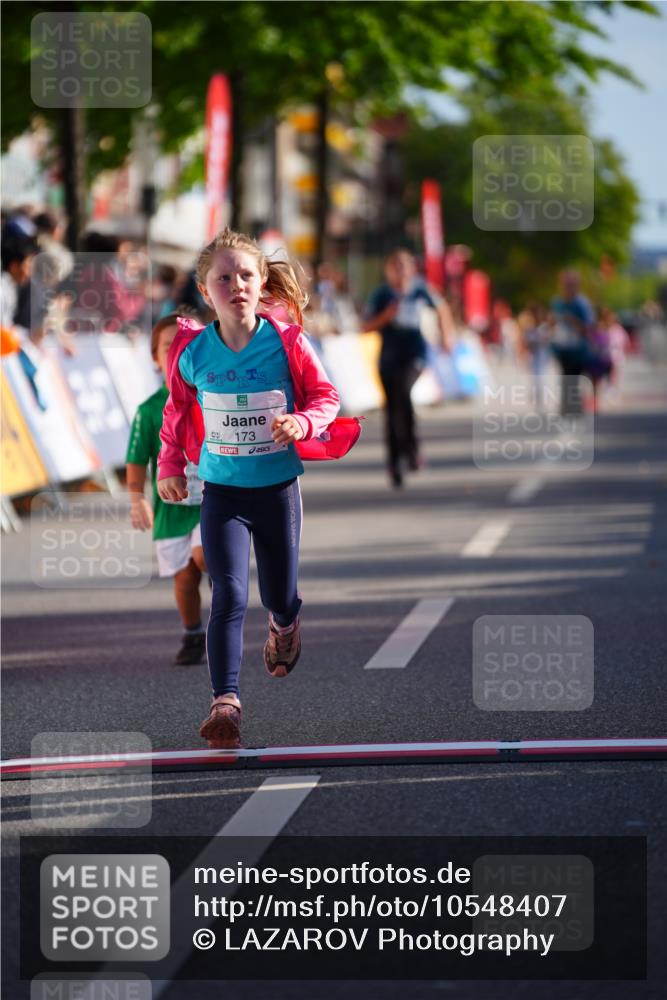 20.09.2026 - PSD Bank Halbmarathon LAZAROV Photography http://msf.ph/oto/10548407 20.09.2026 10:33:59 Ziel 138, 171, 173, 207, 290, 382 meine-sportfotos.de