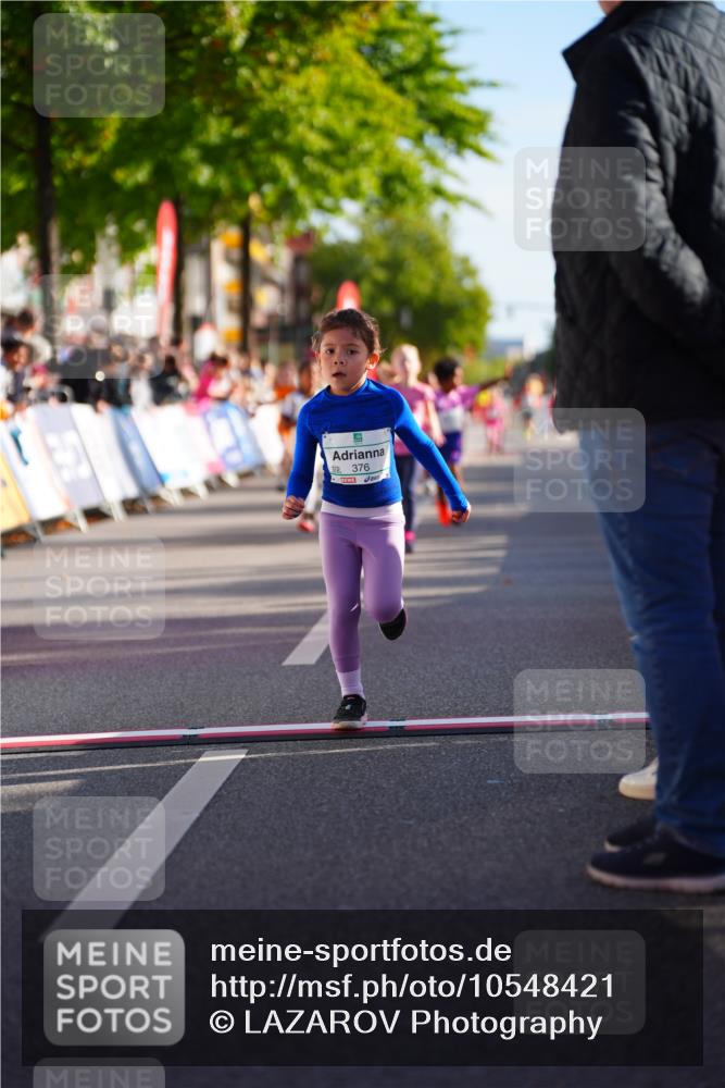 20.09.2026 - PSD Bank Halbmarathon LAZAROV Photography http://msf.ph/oto/10548421 20.09.2026 10:34:09 Ziel 148, 171, 196, 269, 376, 389, 390 meine-sportfotos.de