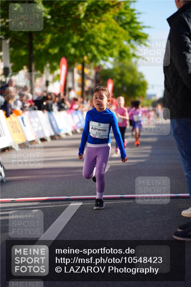 20.09.2026 - PSD Bank Halbmarathon LAZAROV Photography http://msf.ph/oto/10548423 20.09.2026 10:34:09 Ziel 148, 171, 196, 269, 376, 389, 390 meine-sportfotos.de