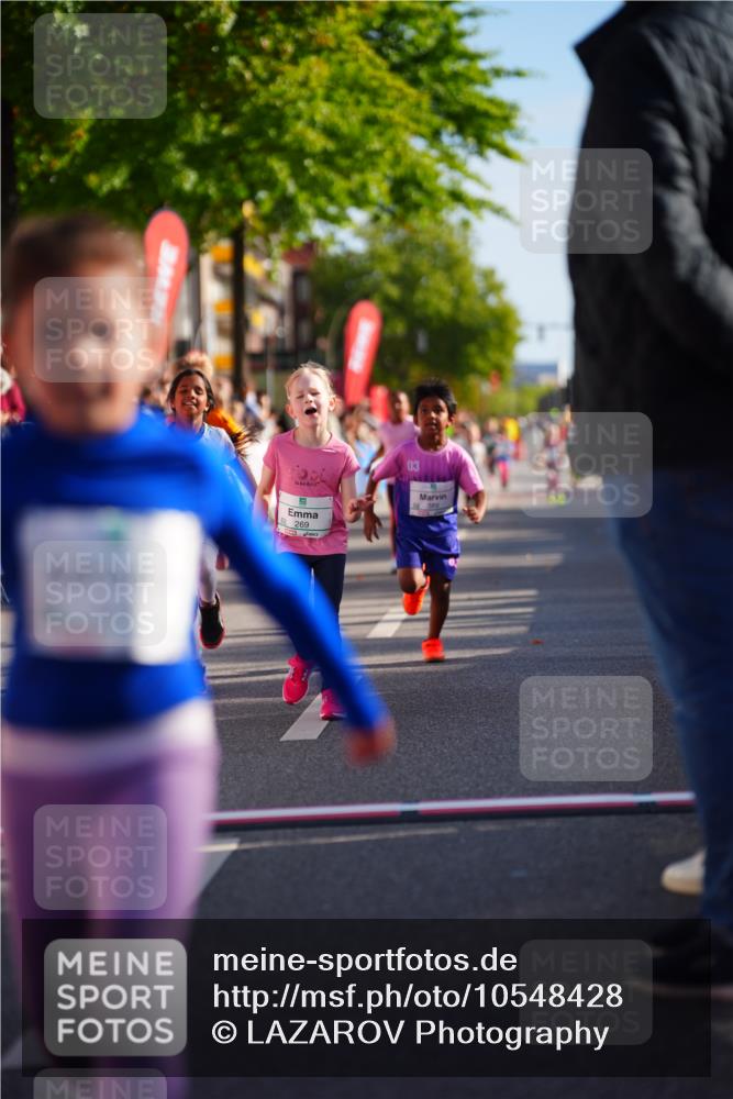 20.09.2026 - PSD Bank Halbmarathon LAZAROV Photography http://msf.ph/oto/10548428 20.09.2026 10:34:11 Ziel 148, 196, 269, 376, 389, 390 meine-sportfotos.de