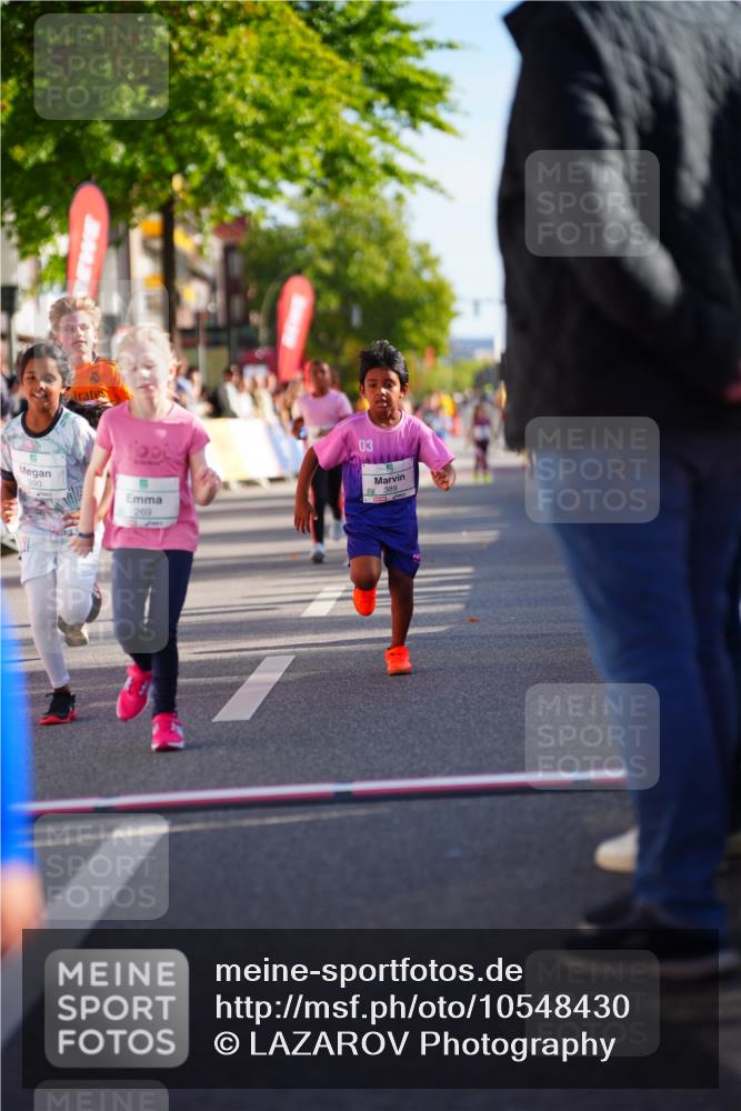 20.09.2026 - PSD Bank Halbmarathon LAZAROV Photography http://msf.ph/oto/10548430 20.09.2026 10:34:12 Ziel 148, 196, 269, 376, 389, 390 meine-sportfotos.de