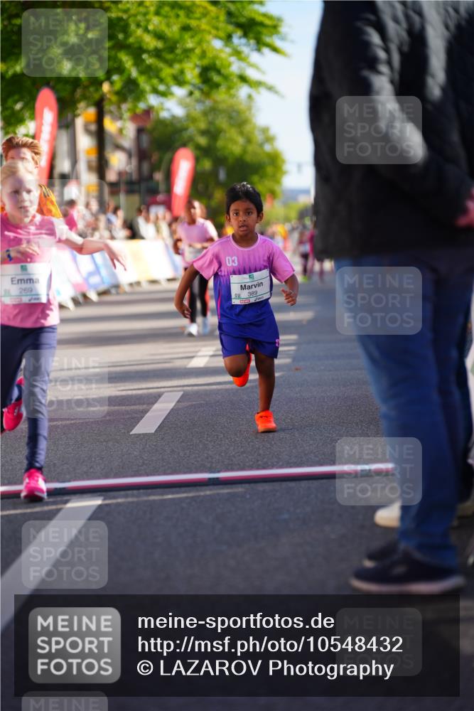 20.09.2026 - PSD Bank Halbmarathon LAZAROV Photography http://msf.ph/oto/10548432 20.09.2026 10:34:13 Ziel 148, 196, 269, 295, 376, 389, 390 meine-sportfotos.de