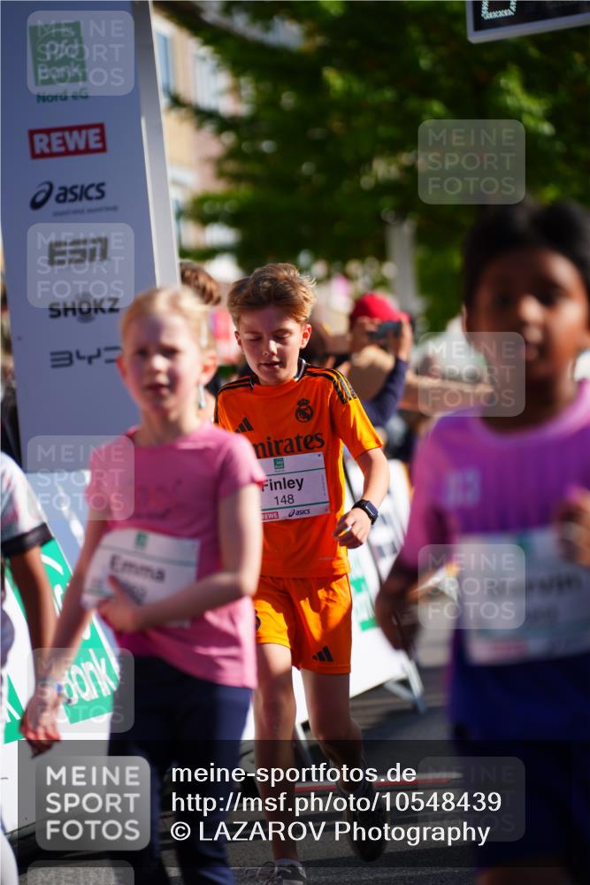 20.09.2026 - PSD Bank Halbmarathon LAZAROV Photography http://msf.ph/oto/10548439 20.09.2026 10:34:15 Ziel 148, 269, 295, 376, 389, 390 meine-sportfotos.de