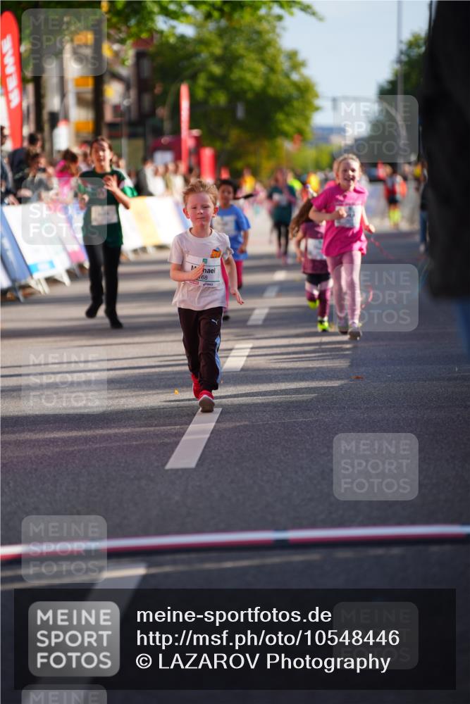 20.09.2026 - PSD Bank Halbmarathon LAZAROV Photography http://msf.ph/oto/10548446 20.09.2026 10:34:23 Ziel 168, 267, 268, 295, 367 meine-sportfotos.de