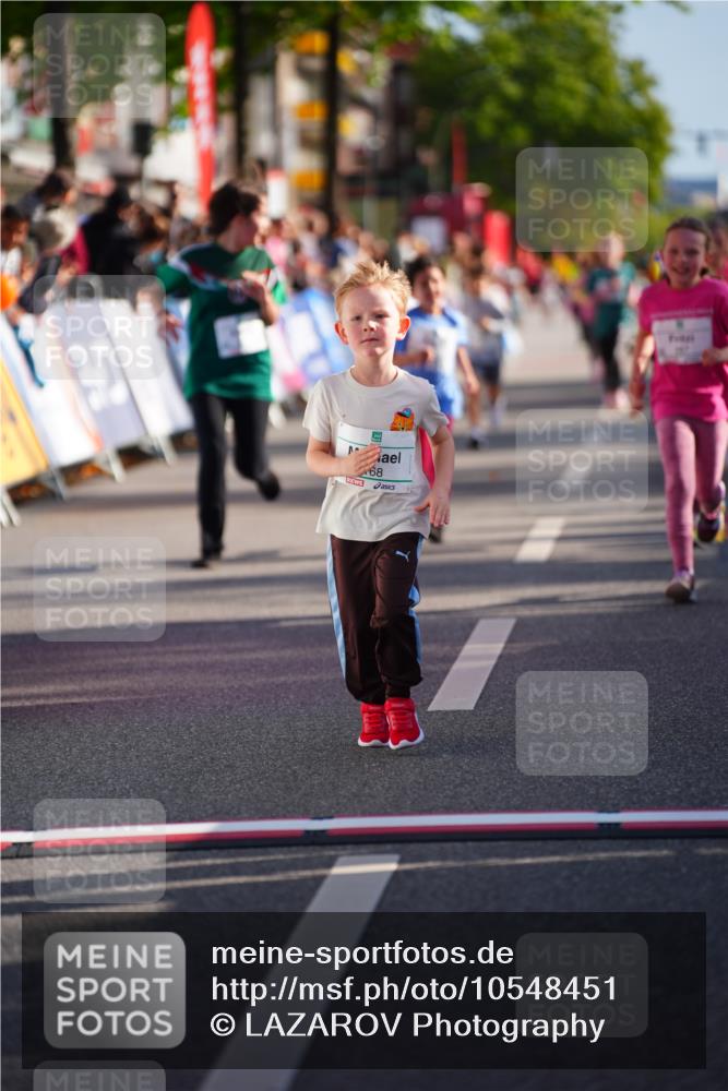 20.09.2026 - PSD Bank Halbmarathon LAZAROV Photography http://msf.ph/oto/10548451 20.09.2026 10:34:25 Ziel 147, 168, 267, 268, 270, 295, 367 meine-sportfotos.de