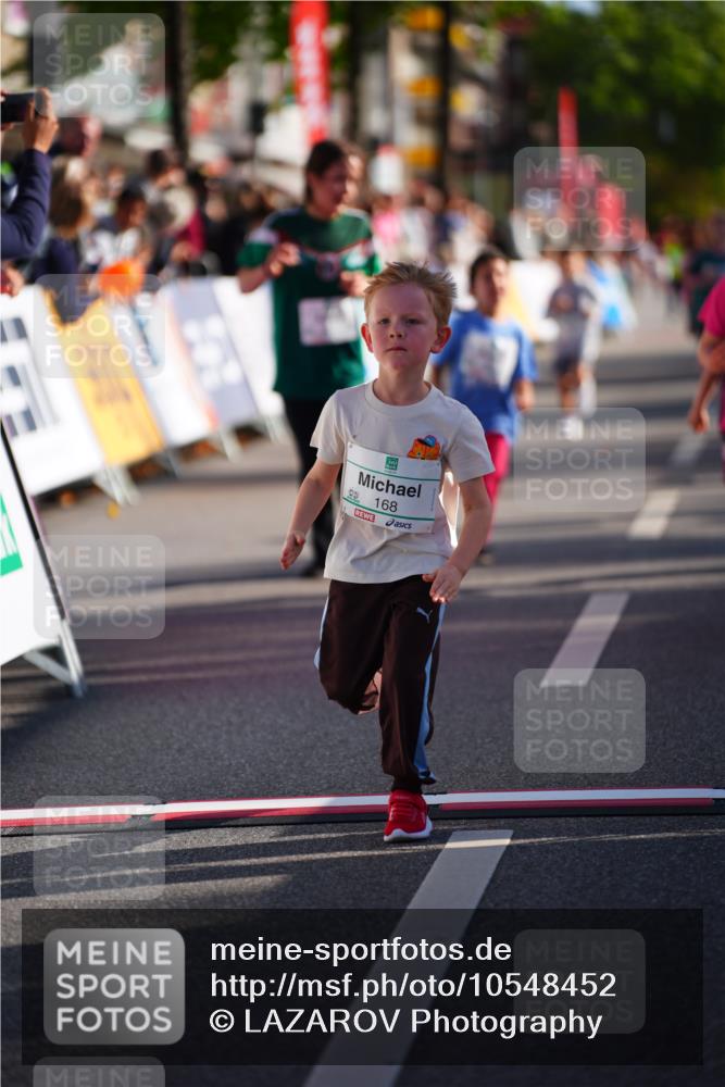 20.09.2026 - PSD Bank Halbmarathon LAZAROV Photography http://msf.ph/oto/10548452 20.09.2026 10:34:26 Ziel 147, 168, 267, 268, 270, 367 meine-sportfotos.de
