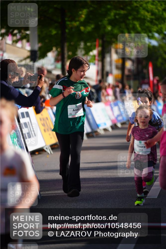 20.09.2026 - PSD Bank Halbmarathon LAZAROV Photography http://msf.ph/oto/10548456 20.09.2026 10:34:27 Ziel 147, 168, 267, 268, 270, 350, 367 meine-sportfotos.de