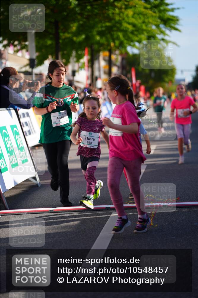 20.09.2026 - PSD Bank Halbmarathon LAZAROV Photography http://msf.ph/oto/10548457 20.09.2026 10:34:28 Ziel 147, 168, 267, 268, 270, 350, 367 meine-sportfotos.de