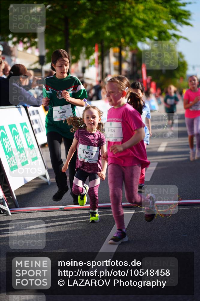 20.09.2026 - PSD Bank Halbmarathon LAZAROV Photography http://msf.ph/oto/10548458 20.09.2026 10:34:28 Ziel 147, 168, 267, 268, 270, 350, 367 meine-sportfotos.de