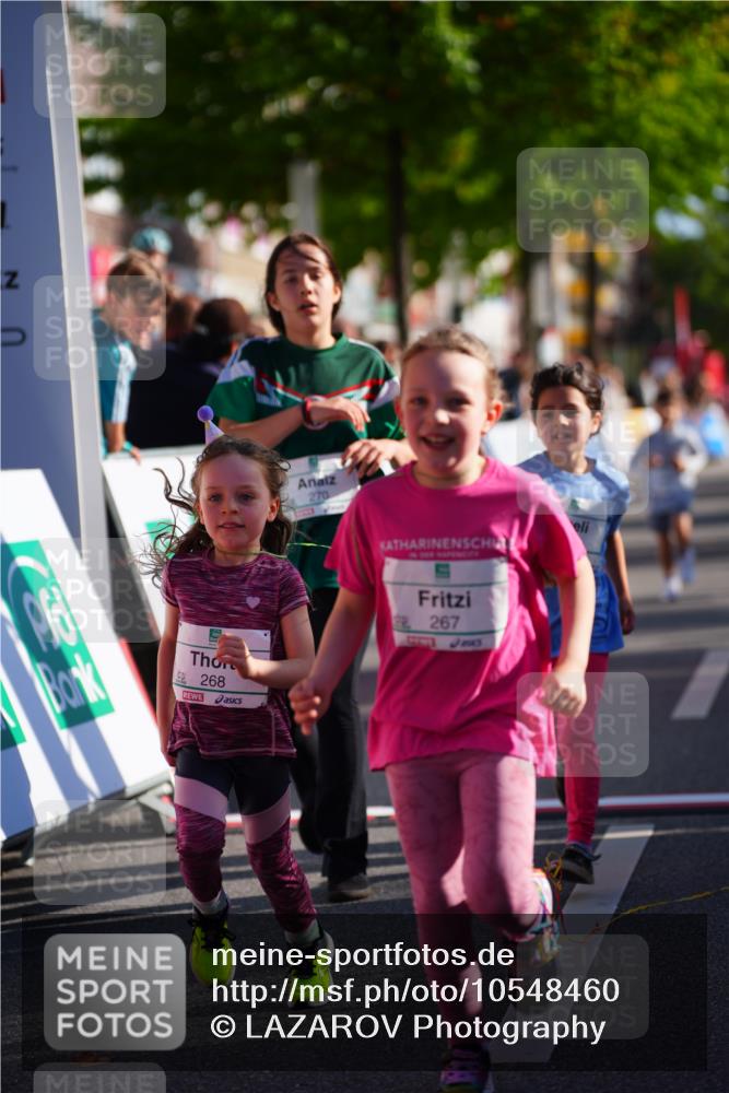 20.09.2026 - PSD Bank Halbmarathon LAZAROV Photography http://msf.ph/oto/10548460 20.09.2026 10:34:29 Ziel 143, 147, 168, 267, 268, 270, 350, 367 meine-sportfotos.de