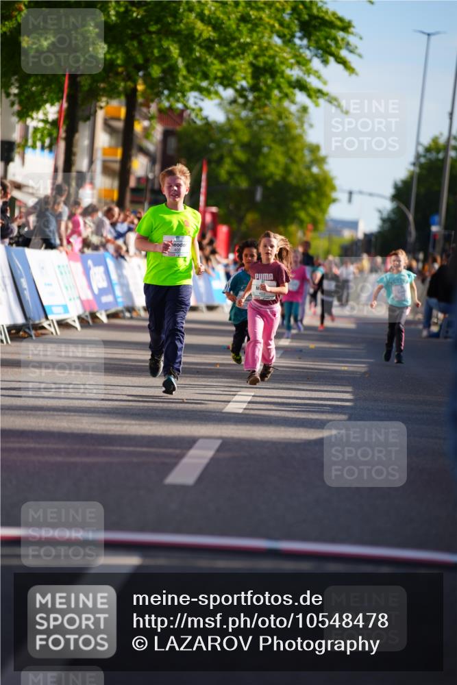 20.09.2026 - PSD Bank Halbmarathon LAZAROV Photography http://msf.ph/oto/10548478 20.09.2026 10:34:49 Ziel 195, 400, 403 meine-sportfotos.de
