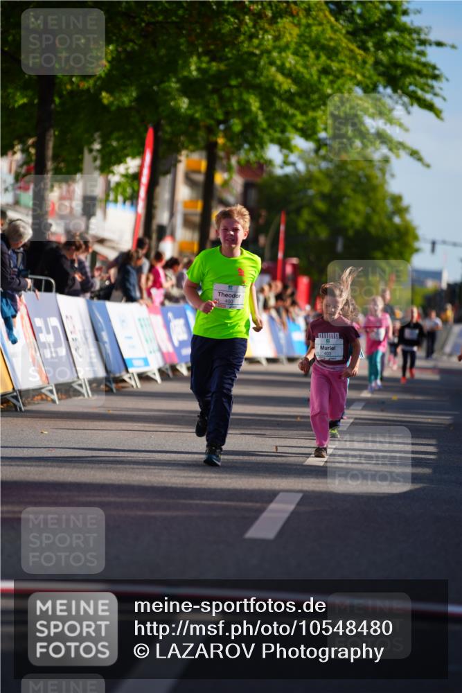20.09.2026 - PSD Bank Halbmarathon LAZAROV Photography http://msf.ph/oto/10548480 20.09.2026 10:34:50 Ziel 195, 383, 400, 403 meine-sportfotos.de