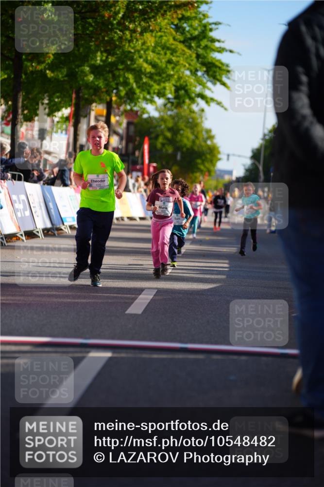20.09.2026 - PSD Bank Halbmarathon LAZAROV Photography http://msf.ph/oto/10548482 20.09.2026 10:34:50 Ziel 195, 383, 400, 403 meine-sportfotos.de