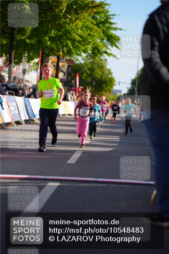 20.09.2026 - PSD Bank Halbmarathon LAZAROV Photography http://msf.ph/oto/10548483 20.09.2026 10:34:50 Ziel 195, 383, 400, 403 meine-sportfotos.de