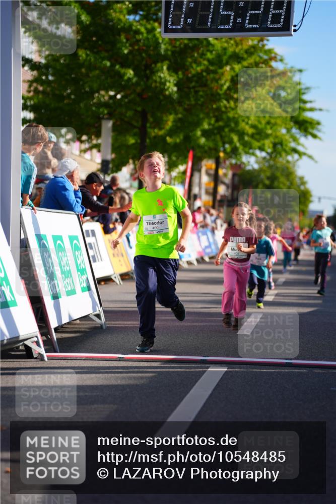 20.09.2026 - PSD Bank Halbmarathon LAZAROV Photography http://msf.ph/oto/10548485 20.09.2026 10:34:52 Ziel 195, 383, 400, 403, 452 meine-sportfotos.de