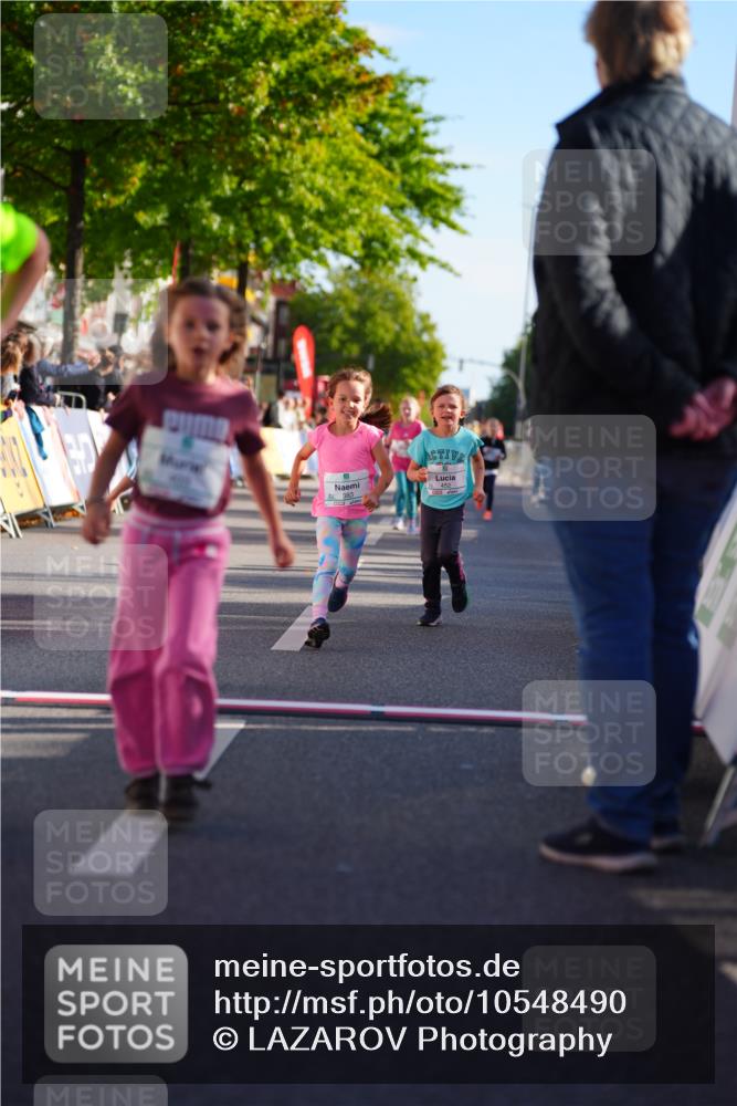 20.09.2026 - PSD Bank Halbmarathon LAZAROV Photography http://msf.ph/oto/10548490 20.09.2026 10:34:54 Ziel 195, 383, 400, 403, 452 meine-sportfotos.de