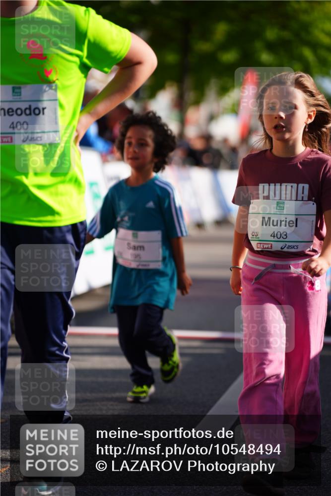 20.09.2026 - PSD Bank Halbmarathon LAZAROV Photography http://msf.ph/oto/10548494 20.09.2026 10:34:55 Ziel 195, 383, 400, 403, 452 meine-sportfotos.de