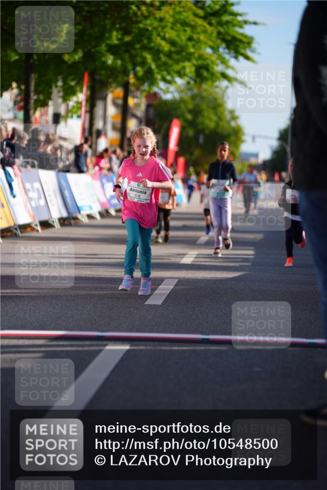 20.09.2026 - PSD Bank Halbmarathon LAZAROV Photography http://msf.ph/oto/10548500 20.09.2026 10:35:00 Ziel 161, 195, 378, 383, 401, 403, 452 meine-sportfotos.de