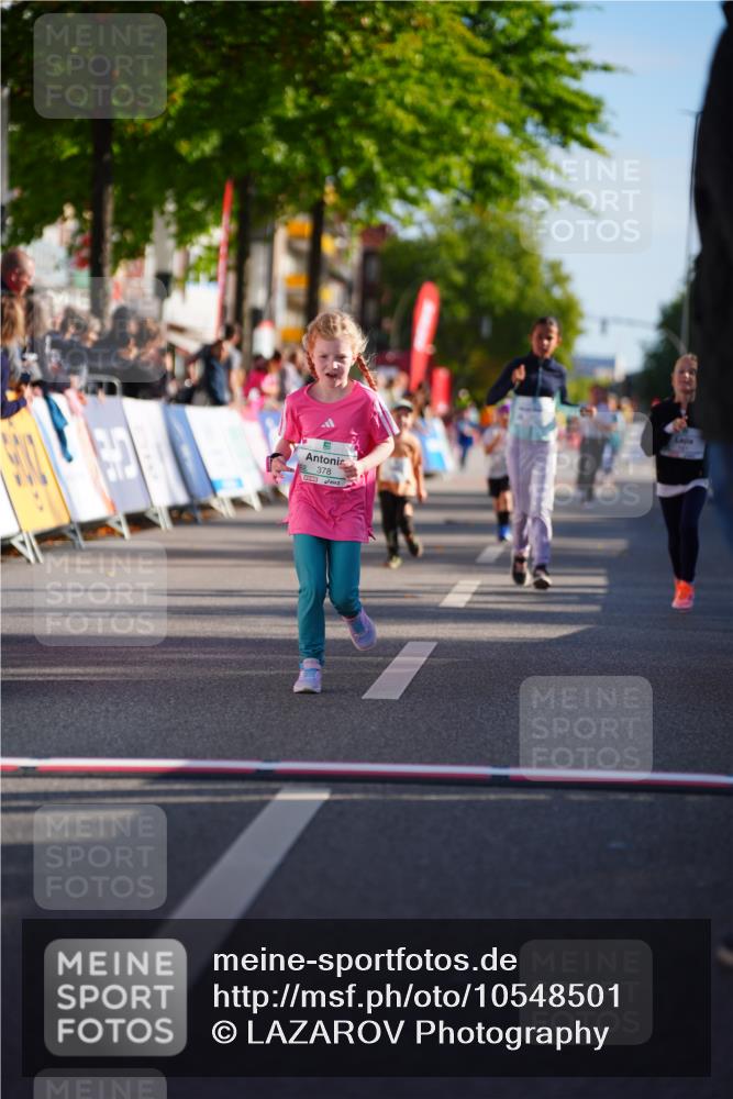 20.09.2026 - PSD Bank Halbmarathon LAZAROV Photography http://msf.ph/oto/10548501 20.09.2026 10:35:00 Ziel 161, 195, 378, 383, 401, 403, 452 meine-sportfotos.de