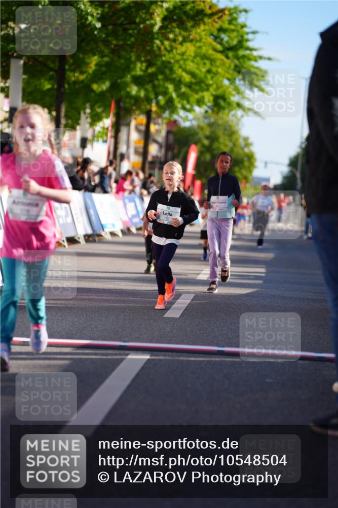 20.09.2026 - PSD Bank Halbmarathon LAZAROV Photography http://msf.ph/oto/10548504 20.09.2026 10:35:02 Ziel 119, 161, 378, 383, 401, 452 meine-sportfotos.de