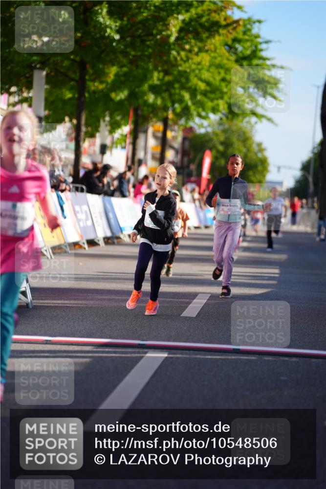 20.09.2026 - PSD Bank Halbmarathon LAZAROV Photography http://msf.ph/oto/10548506 20.09.2026 10:35:02 Ziel 119, 161, 378, 383, 401, 452 meine-sportfotos.de