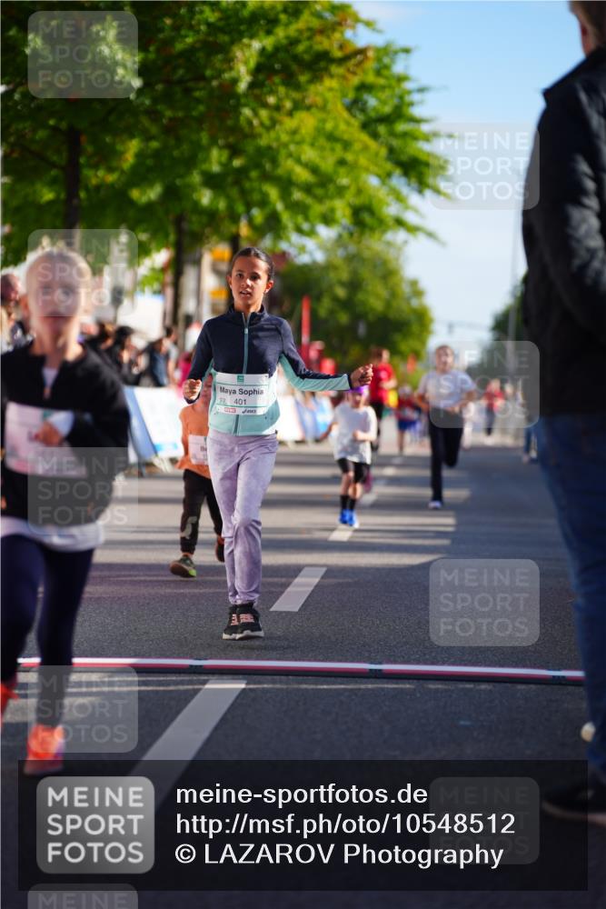 20.09.2026 - PSD Bank Halbmarathon LAZAROV Photography http://msf.ph/oto/10548512 20.09.2026 10:35:04 Ziel 119, 161, 163, 334, 378, 401, 428 meine-sportfotos.de