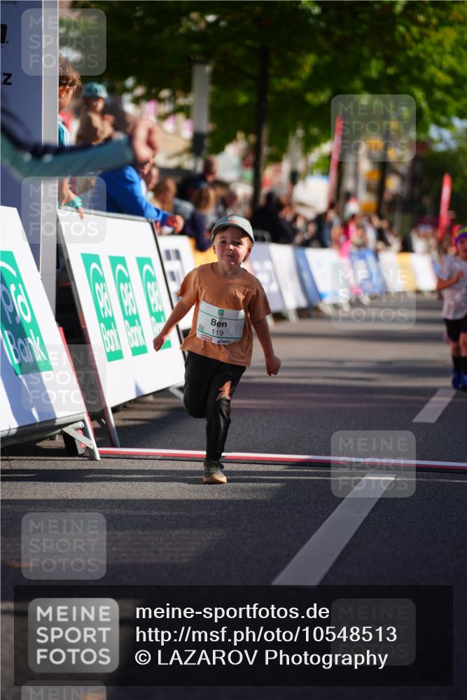 20.09.2026 - PSD Bank Halbmarathon LAZAROV Photography http://msf.ph/oto/10548513 20.09.2026 10:35:06 Ziel 119, 161, 163, 334, 378, 401, 428 meine-sportfotos.de
