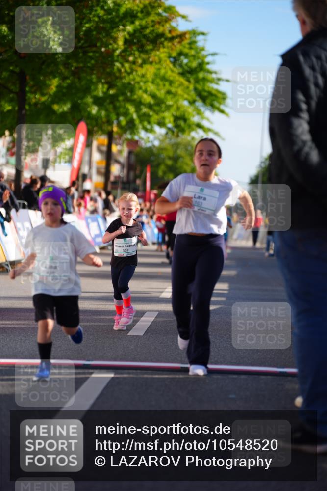 20.09.2026 - PSD Bank Halbmarathon LAZAROV Photography http://msf.ph/oto/10548520 20.09.2026 10:35:08 Ziel 119, 161, 163, 334, 378, 401, 428 meine-sportfotos.de