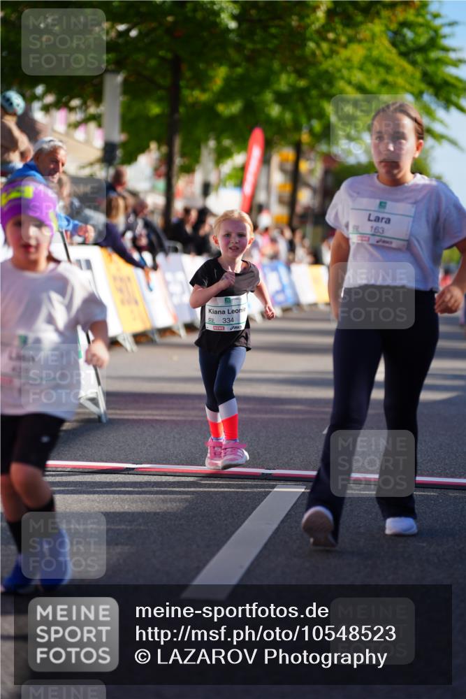20.09.2026 - PSD Bank Halbmarathon LAZAROV Photography http://msf.ph/oto/10548523 20.09.2026 10:35:09 Ziel 119, 161, 163, 334, 401, 428 meine-sportfotos.de