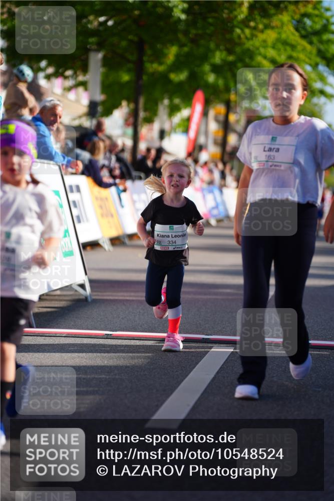 20.09.2026 - PSD Bank Halbmarathon LAZAROV Photography http://msf.ph/oto/10548524 20.09.2026 10:35:09 Ziel 119, 161, 163, 334, 401, 428 meine-sportfotos.de