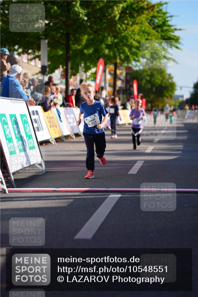 20.09.2026 - PSD Bank Halbmarathon LAZAROV Photography http://msf.ph/oto/10548551 20.09.2026 10:35:26 Ziel 311, 385, 423, 440, 460 meine-sportfotos.de