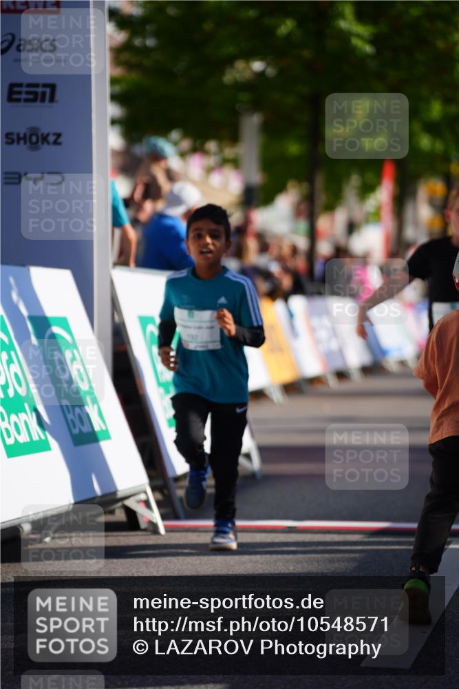 20.09.2026 - PSD Bank Halbmarathon LAZAROV Photography http://msf.ph/oto/10548571 20.09.2026 10:35:38 Ziel 169, 192, 320, 366, 404 meine-sportfotos.de
