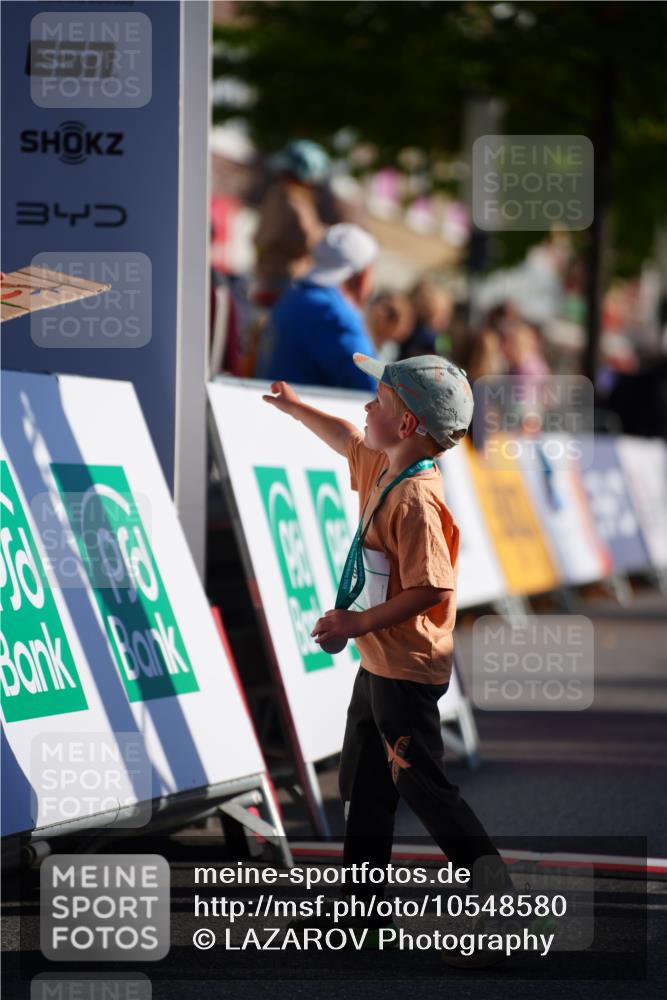 20.09.2026 - PSD Bank Halbmarathon LAZAROV Photography http://msf.ph/oto/10548580 20.09.2026 10:35:43 Ziel 192, 320, 404 meine-sportfotos.de