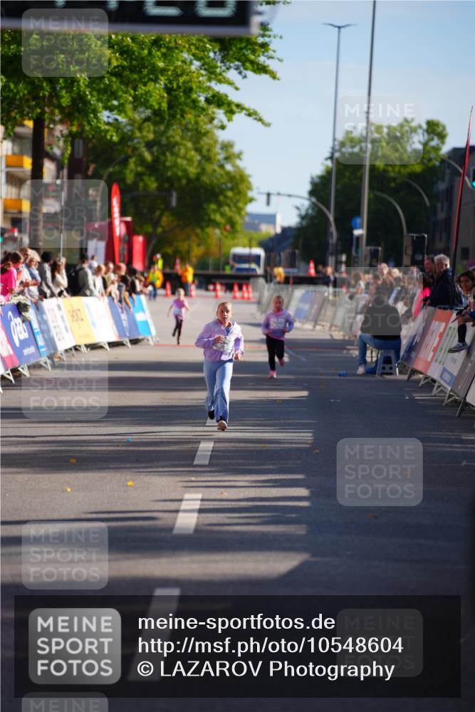 20.09.2026 - PSD Bank Halbmarathon LAZAROV Photography http://msf.ph/oto/10548604 20.09.2026 10:36:44 Ziel  meine-sportfotos.de