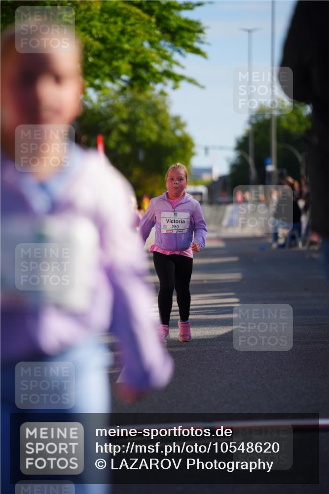 20.09.2026 - PSD Bank Halbmarathon LAZAROV Photography http://msf.ph/oto/10548620 20.09.2026 10:36:54 Ziel 222, 286, 289 meine-sportfotos.de