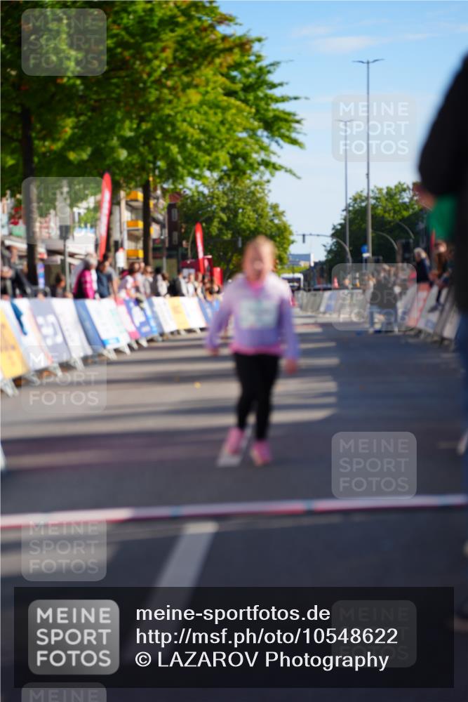 20.09.2026 - PSD Bank Halbmarathon LAZAROV Photography http://msf.ph/oto/10548622 20.09.2026 10:36:55 Ziel 222, 286, 289 meine-sportfotos.de