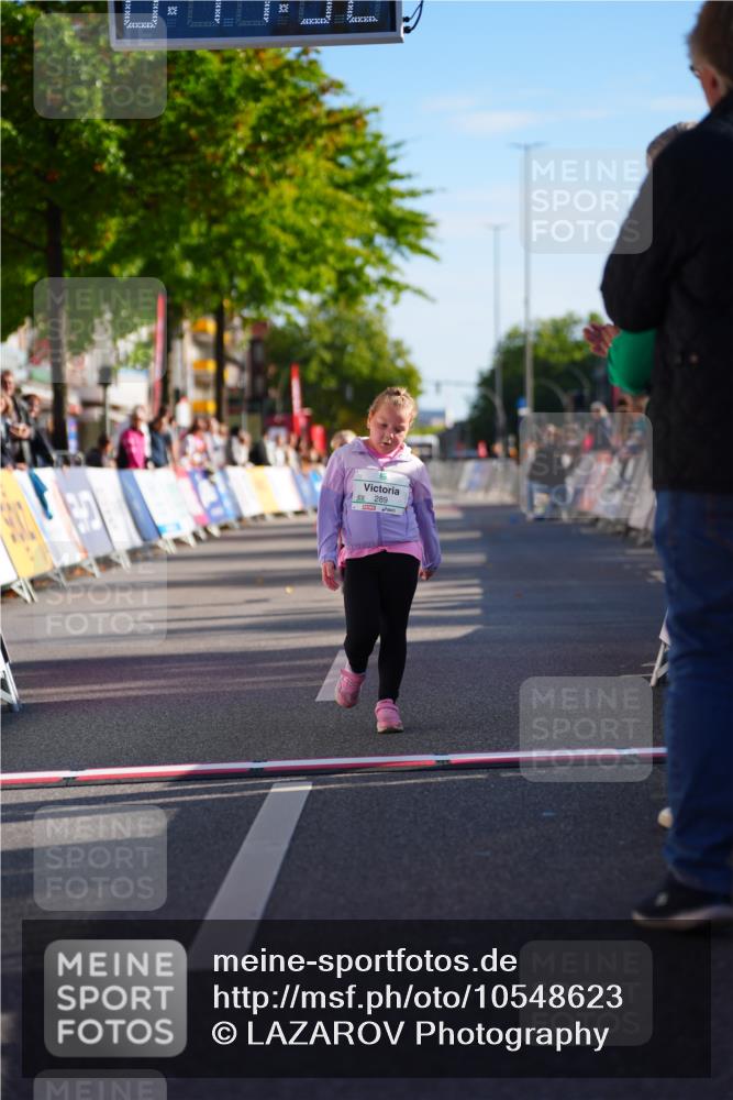 20.09.2026 - PSD Bank Halbmarathon LAZAROV Photography http://msf.ph/oto/10548623 20.09.2026 10:36:56 Ziel 222, 286, 289 meine-sportfotos.de