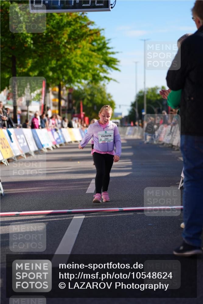 20.09.2026 - PSD Bank Halbmarathon LAZAROV Photography http://msf.ph/oto/10548624 20.09.2026 10:36:56 Ziel 222, 286, 289 meine-sportfotos.de