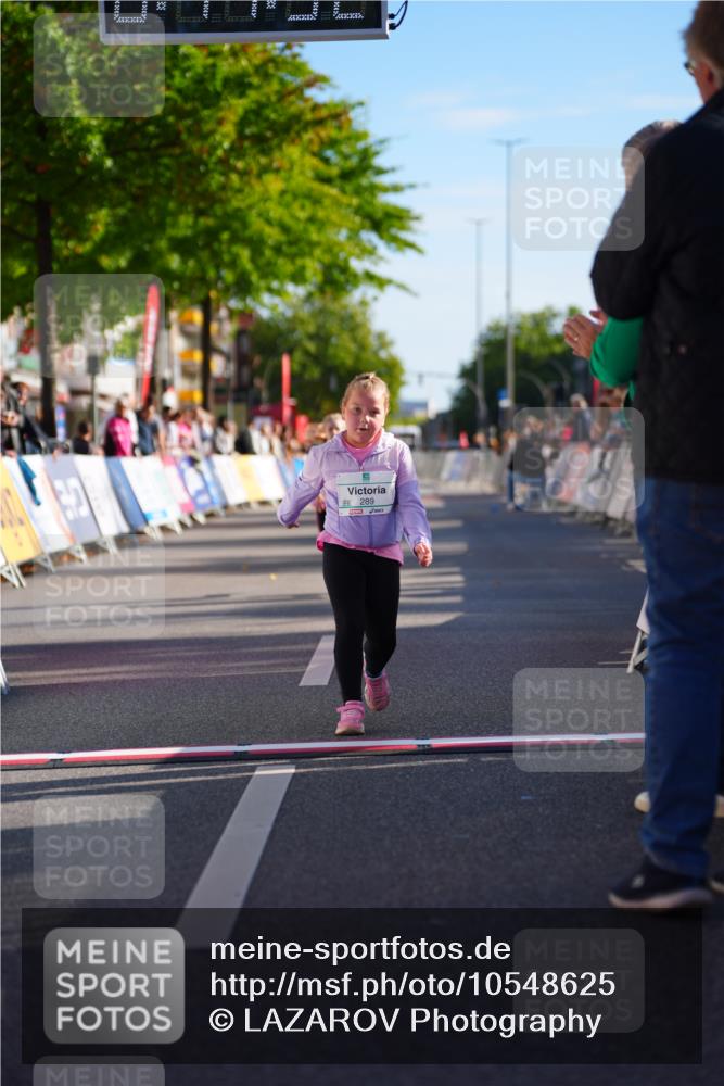 20.09.2026 - PSD Bank Halbmarathon LAZAROV Photography http://msf.ph/oto/10548625 20.09.2026 10:36:56 Ziel 222, 286, 289 meine-sportfotos.de